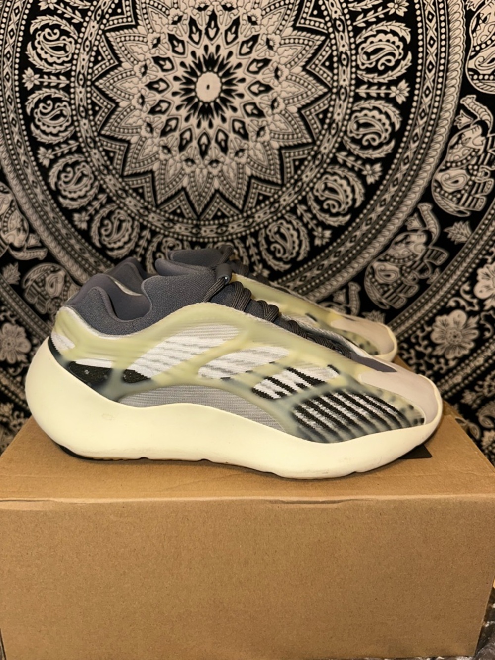 Yeezy 700 V3 Fade Salt
